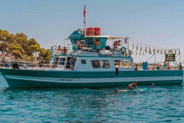 🛥️ Paseo en barco – 4 horas de puro placer entre Magaluf y Palma