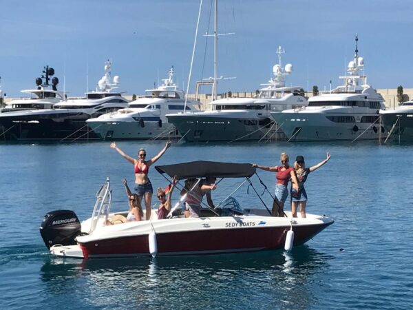 ⛵ Embarcación con Licencia – Libertad total en la costa salvaje